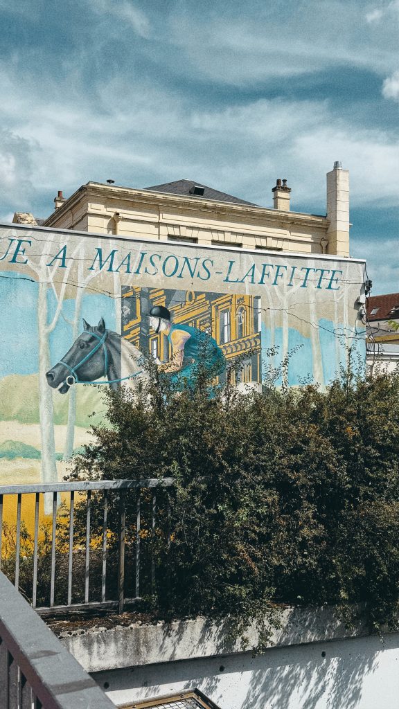Horse and rider mural in Maisons-Laffitte reflecting the town's equestrian heritage.