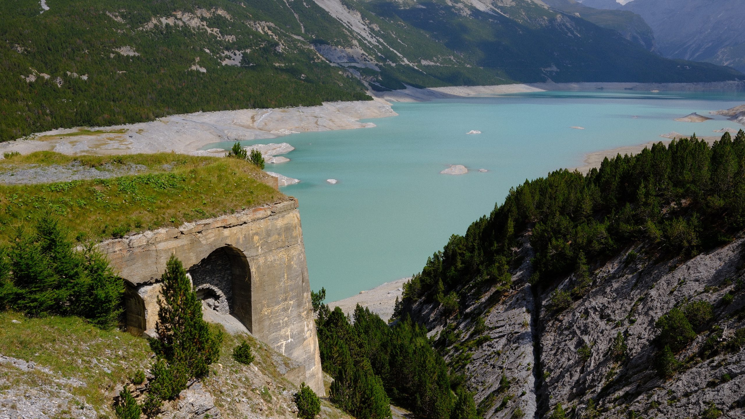 Stone remains of the Fraele fortification above the reservoir